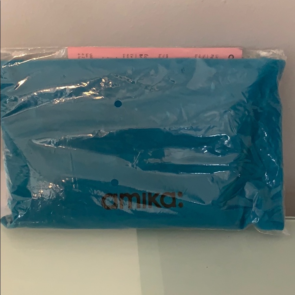 COPY - COPY - AMIKA: Mini Straightening brush - Picture 2 of 7